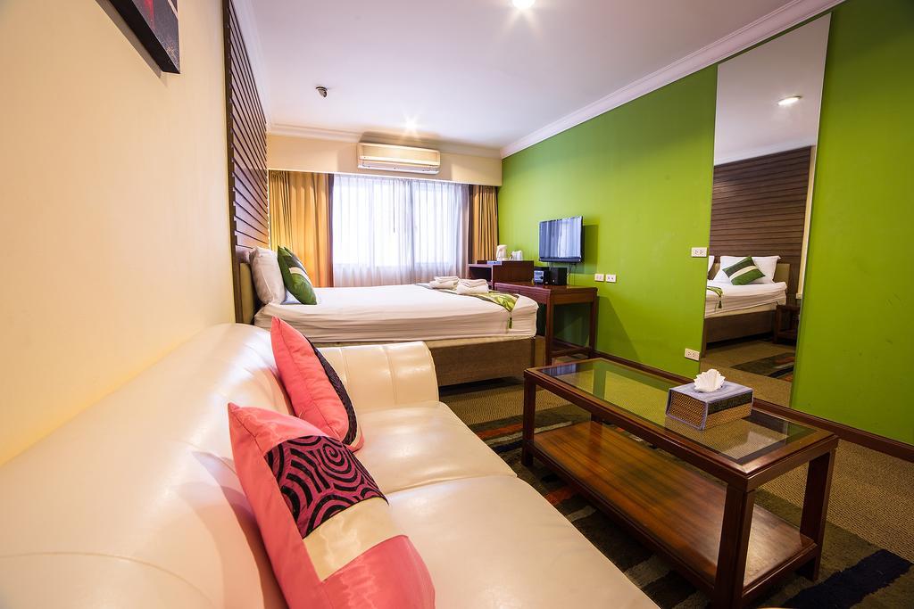 Triple 8 Inn Bangkok Luaran gambar
