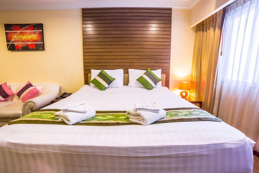 Triple 8 Inn Bangkok Luaran gambar
