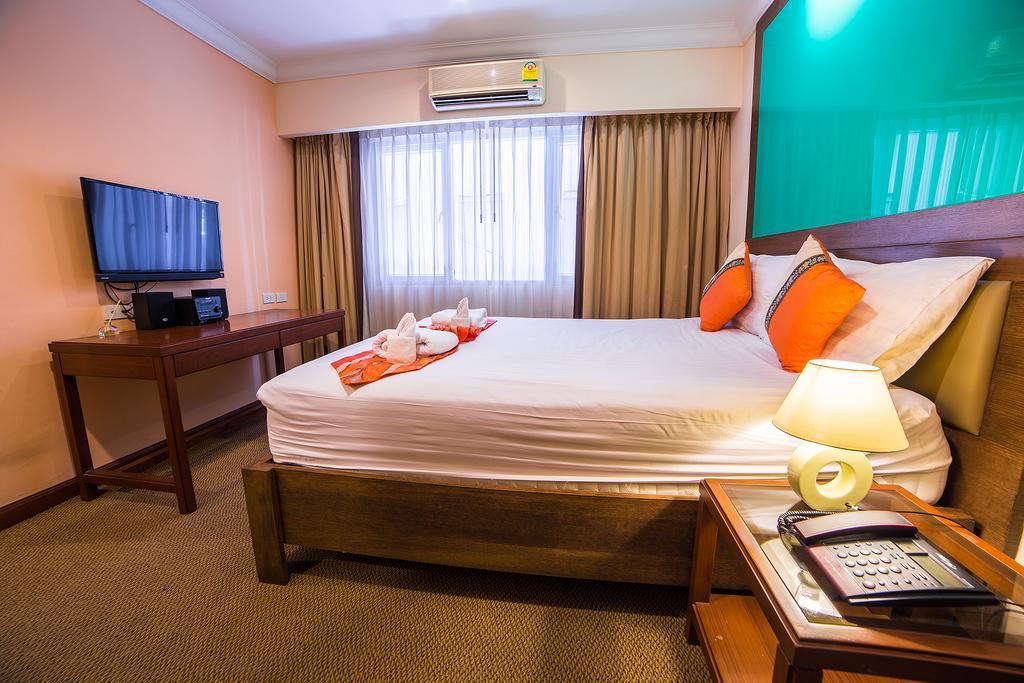 Triple 8 Inn Bangkok Luaran gambar