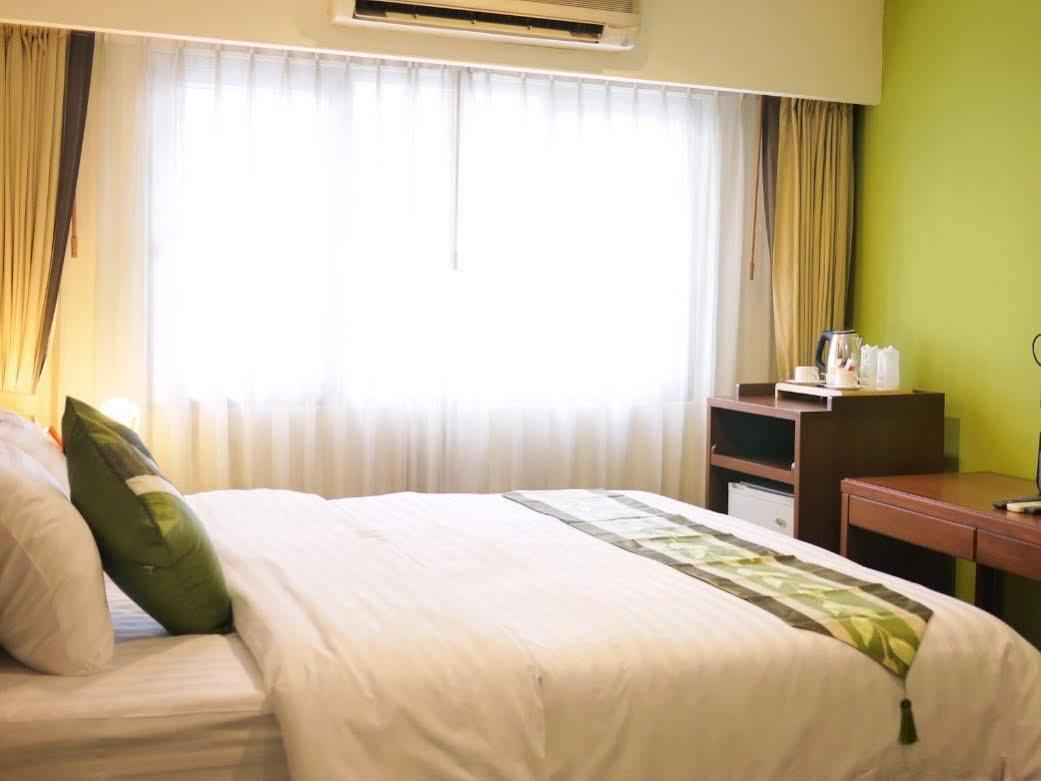 Triple 8 Inn Bangkok Luaran gambar